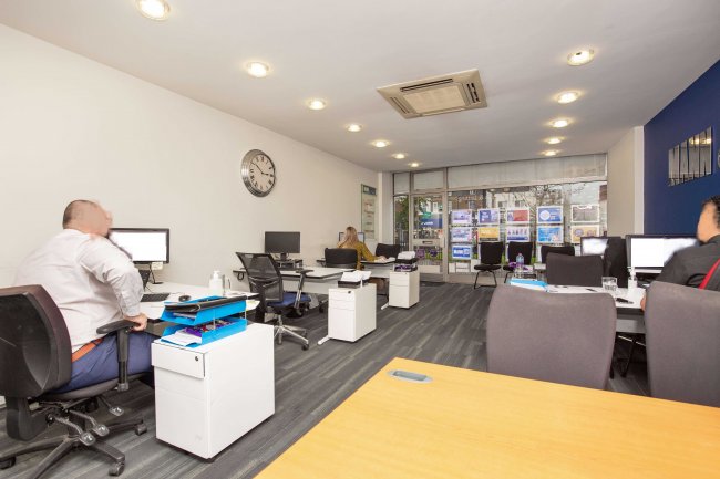 121 Rushey Green, Catford, SE6 4AA 3