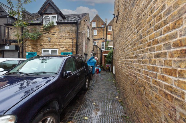 121 Rushey Green, Catford, SE6 4AA 3