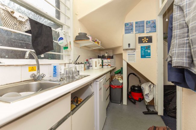 121 Rushey Green, Catford, SE6 4AA 3