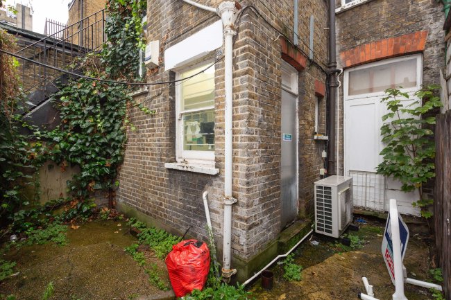 121 Rushey Green, Catford, SE6 4AA 3