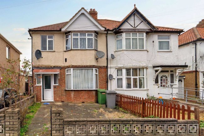 41 Reeves Avenue, The Hyde, London, NW9 8LN 1