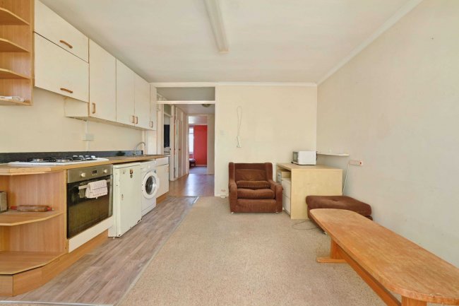 5 The Pines, Purley, Surrey, CR8 2DZ 6