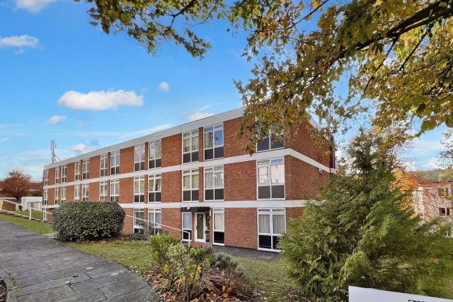 5 The Pines, Purley, Surrey, CR8 2DZ 6