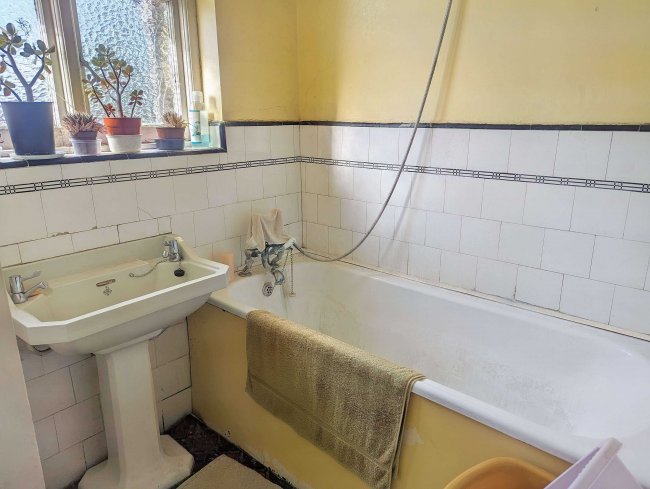 34 Cherry Hill Gardens, Croydon, Surrey, CR0 4QL 9