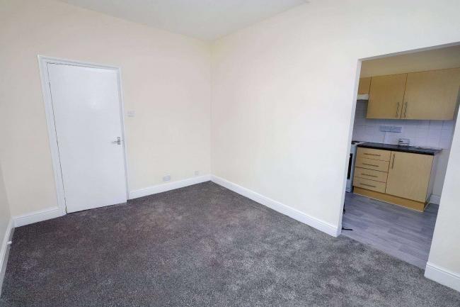 177C Kilburn Park Road, Kilburn, London, NW6 5LG 3