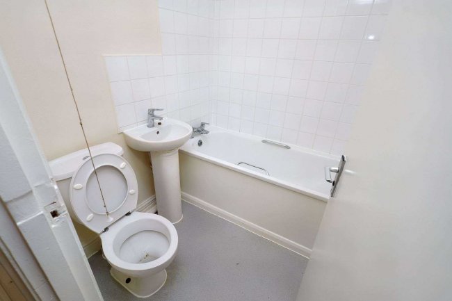 177C Kilburn Park Road, Kilburn, London, NW6 5LG 3