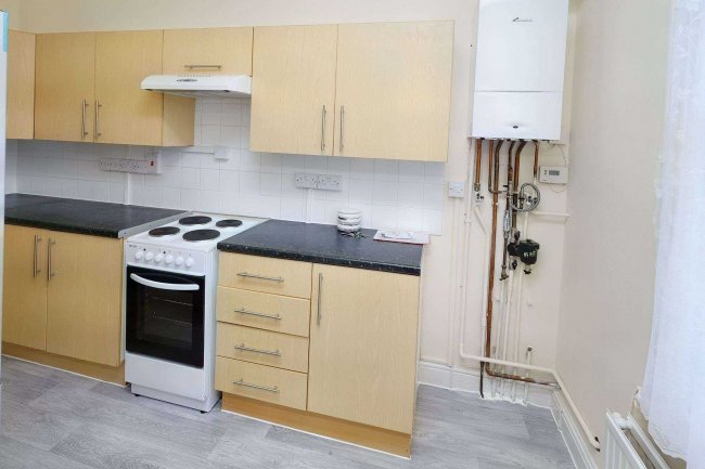 177C Kilburn Park Road, Kilburn, London, NW6 5LG 3