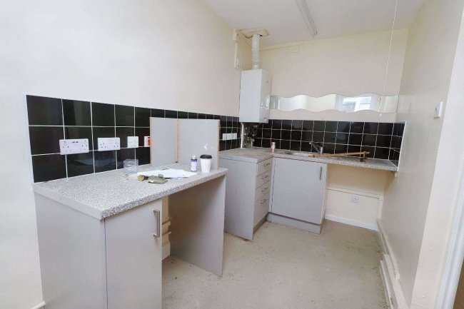 177D Kilburn Park Road, Kilburn, London, NW6 5LG 4