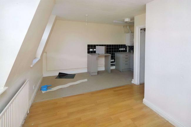 177D Kilburn Park Road, Kilburn, London, NW6 5LG 4