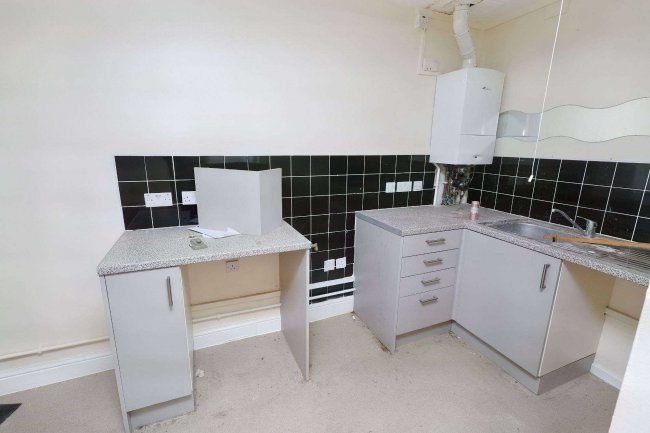 177D Kilburn Park Road, Kilburn, London, NW6 5LG 4