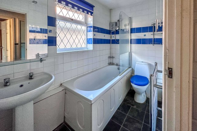 21 Bluebell Drive, Leicester, LE2 6TZ 2