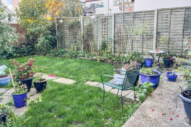 11 West Street, Ashford, Kent, TN23 1JY 6