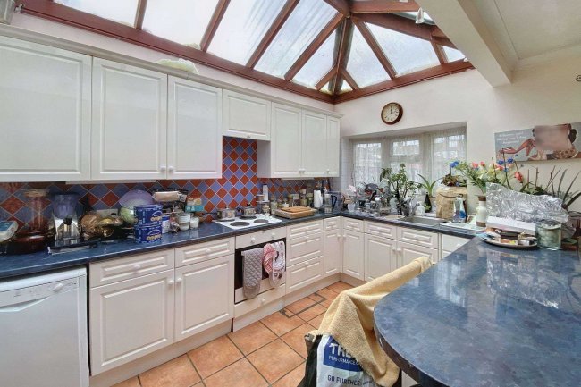 97 Whittington Avenue, Hayes, UB4 0AE 7