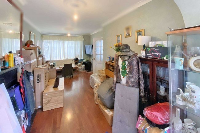 97 Whittington Avenue, Hayes, UB4 0AE 7