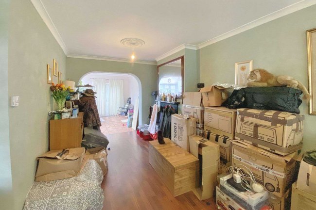 97 Whittington Avenue, Hayes, UB4 0AE 7