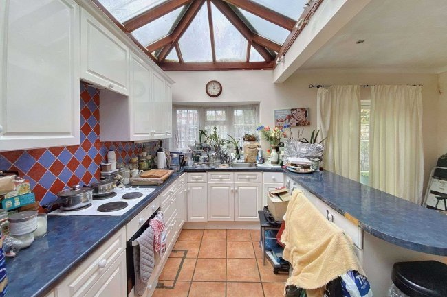 97 Whittington Avenue, Hayes, UB4 0AE 7