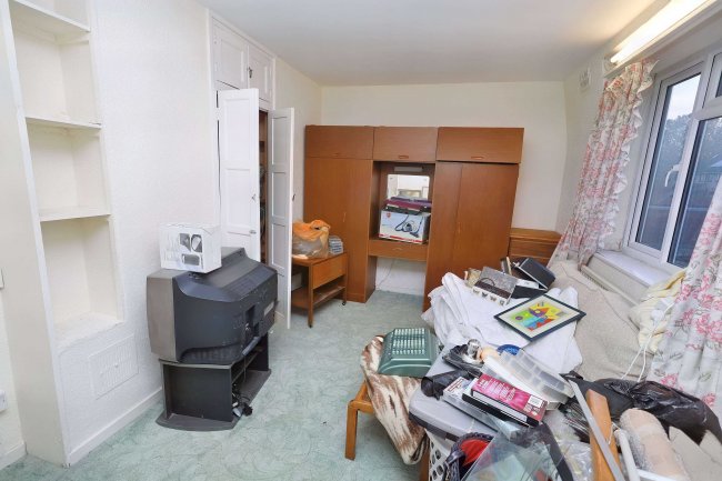 35 Woodbridge Close, Romford, Essex, RM3 9UR 8