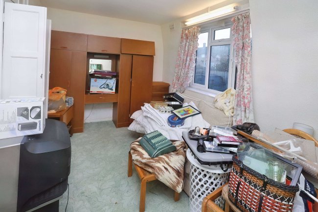 35 Woodbridge Close, Romford, Essex, RM3 9UR 8