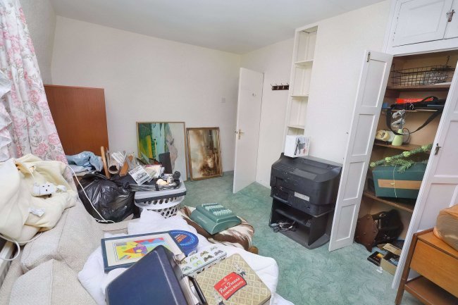 35 Woodbridge Close, Romford, Essex, RM3 9UR 8