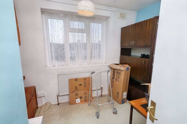 35 Woodbridge Close, Romford, Essex, RM3 9UR 8