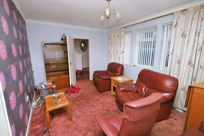 35 Woodbridge Close, Romford, Essex, RM3 9UR 8