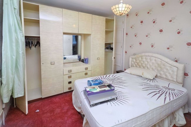 35 Woodbridge Close, Romford, Essex, RM3 9UR 8