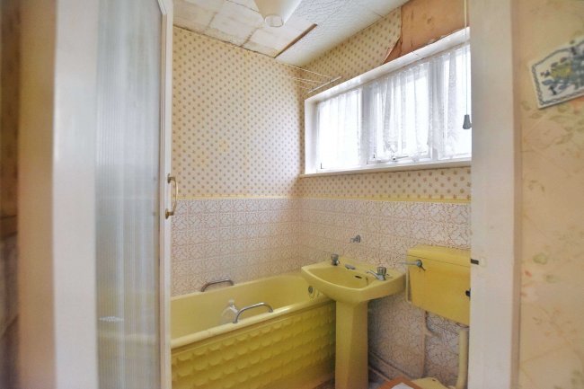 53 Meadowview Road, Catford, London, SE6 3NL 1