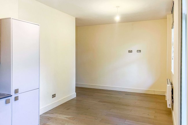 Flat 7 Technology House, Furlong Road, Bourne End, Buckinghamshire, SL8 5AJ 2