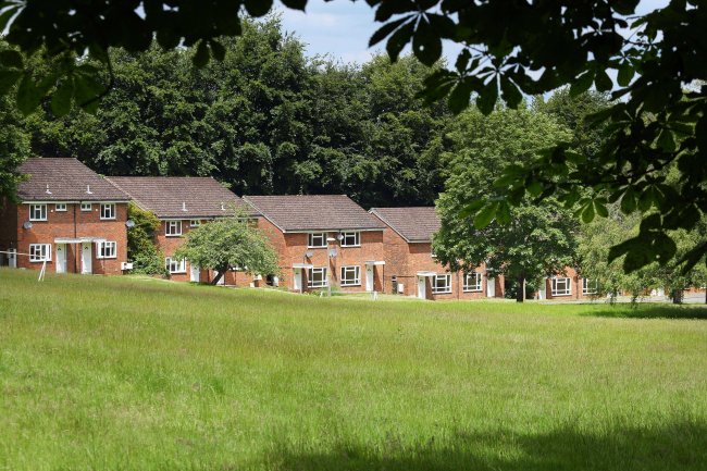 Dale View, Headley Court, Epsom, KT18 6JW 2