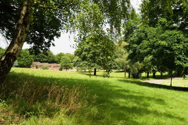 Dale View, Headley Court, Epsom, KT18 6JW 2