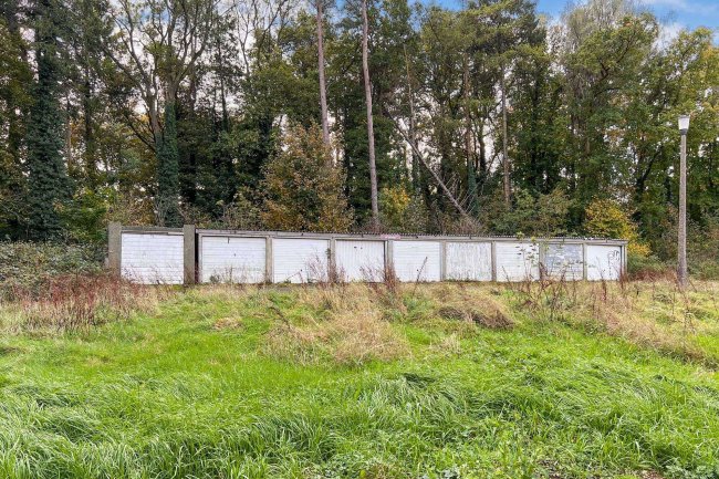 Dale View, Headley Court, Epsom, KT18 6JW 2