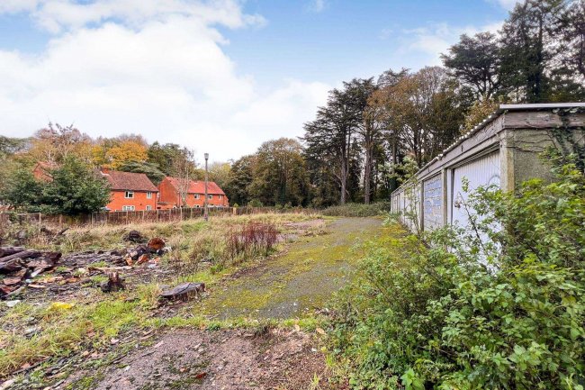 Dale View, Headley Court, Epsom, KT18 6JW 2