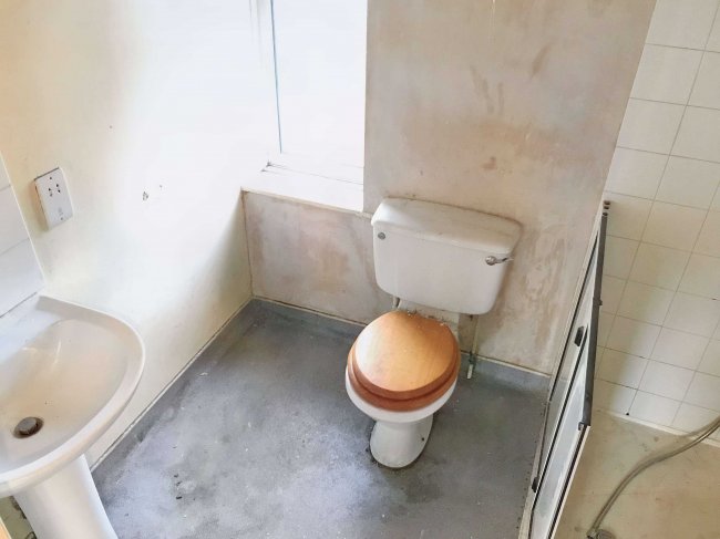 631 Becontree Avenue, Dagenham, Essex, RM8 3HP 1