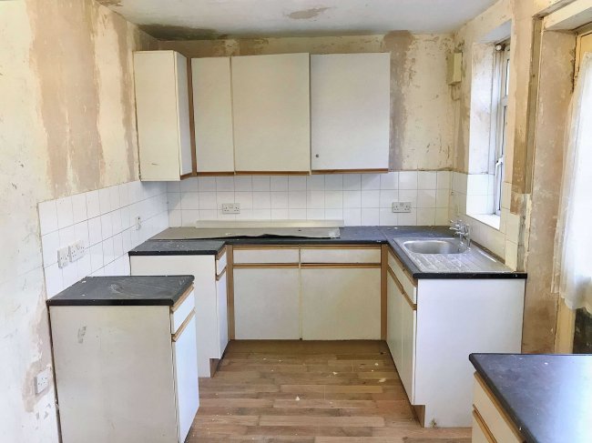 631 Becontree Avenue, Dagenham, Essex, RM8 3HP 1