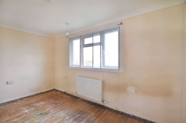 4 Medway Road, Crayford, Dartford, DA1 4PN 2