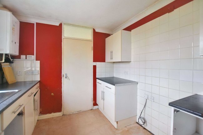 4 Medway Road, Crayford, Dartford, DA1 4PN 2