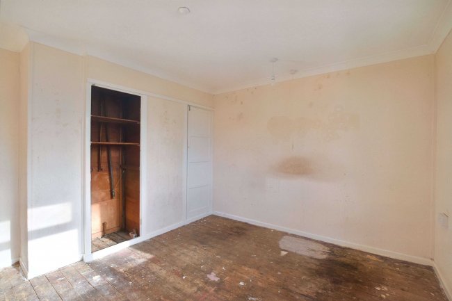 4 Medway Road, Crayford, Dartford, DA1 4PN 2