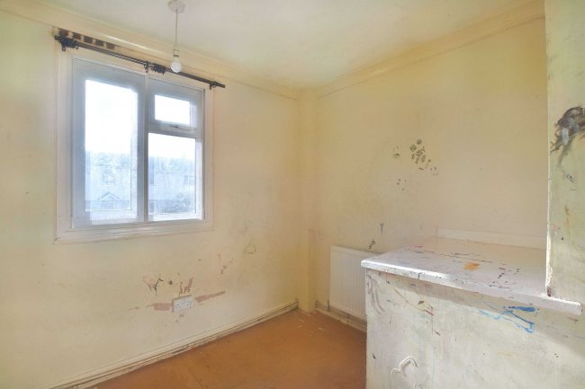 4 Medway Road, Crayford, Dartford, DA1 4PN 2