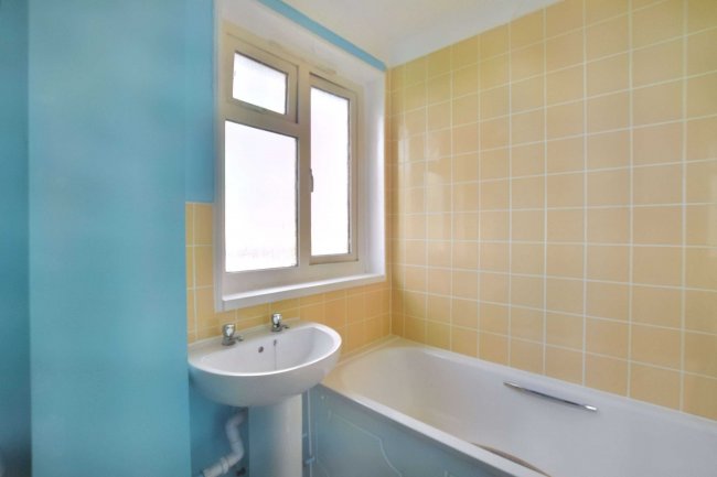 4 Medway Road, Crayford, Dartford, DA1 4PN 2