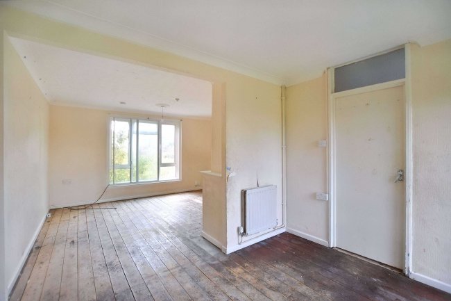 4 Medway Road, Crayford, Dartford, DA1 4PN 2