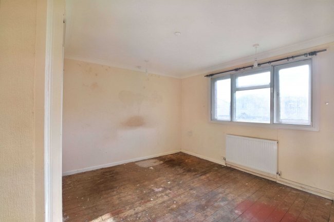 4 Medway Road, Crayford, Dartford, DA1 4PN 2