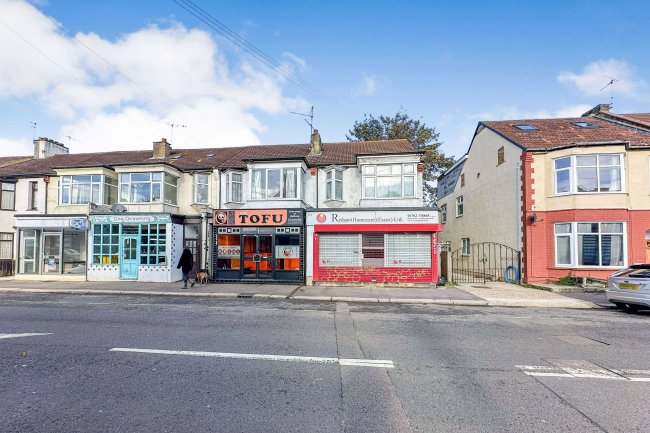 Ground Floor, 151 Fairfax Drive, Westcliff-on-Sea, SS0 9BQ 9
