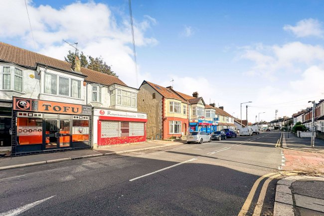 Ground Floor, 151 Fairfax Drive, Westcliff-on-Sea, SS0 9BQ 9