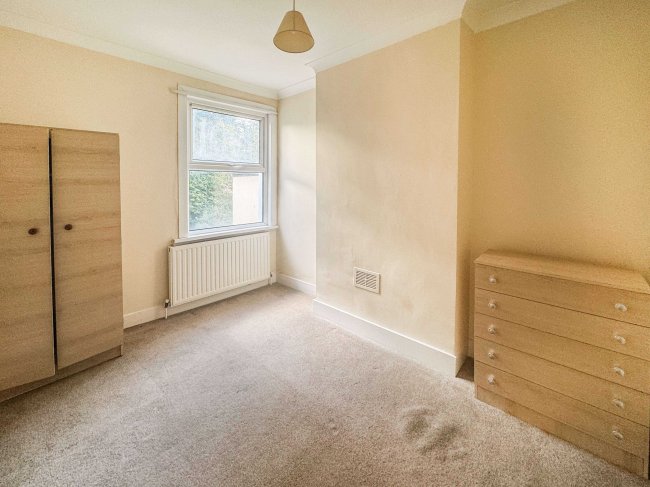 1A &1B Park Avenue, Barking, IG11 8QU 4