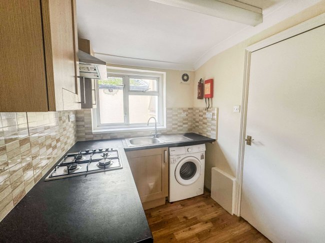 1A &1B Park Avenue, Barking, IG11 8QU 4