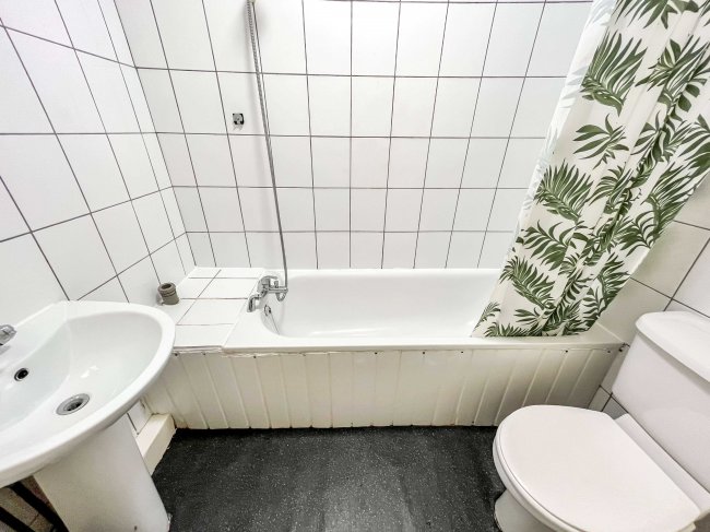 First Floor Flat, 19A Kent Road, Dagenham, RM10 8HA 5