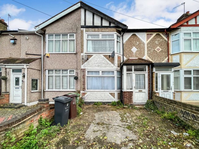 First Floor Flat, 19A Kent Road, Dagenham, RM10 8HA 5