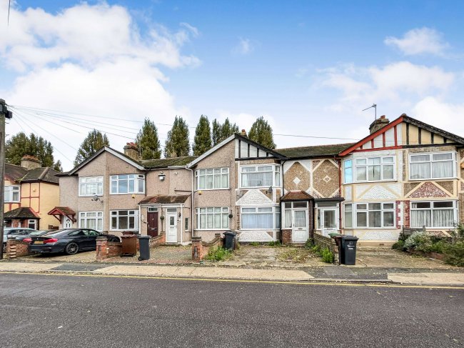 First Floor Flat, 19A Kent Road, Dagenham, RM10 8HA 5