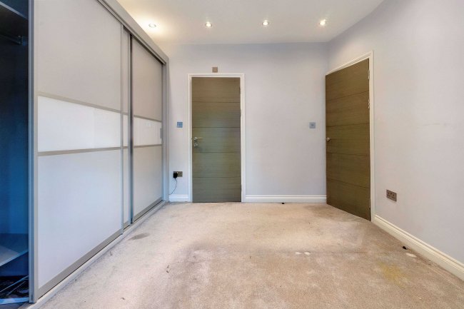 10A Larkfield Avenue, Harrow, Middlesex, HA3 8NF 1