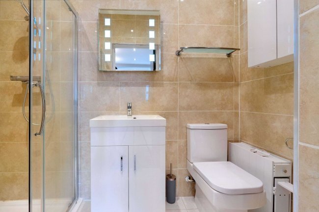 10A Larkfield Avenue, Harrow, Middlesex, HA3 8NF 1